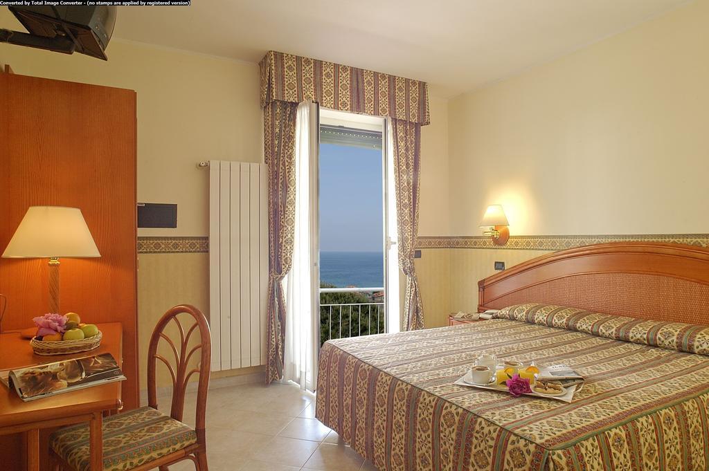 Hotel Casella Pietra Ligure Værelse billede