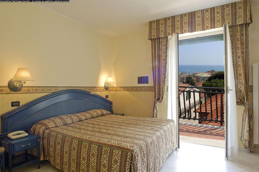 Hotel Casella Pietra Ligure Værelse billede